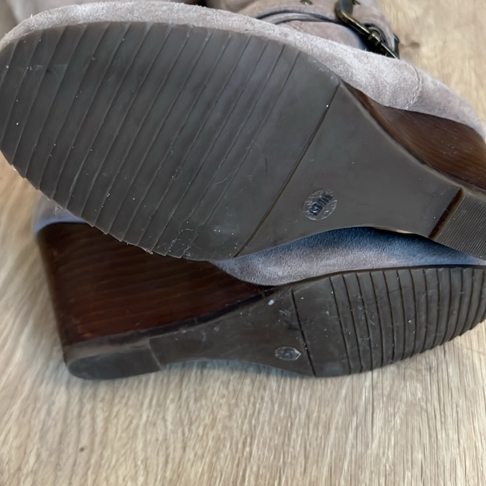Gray boots - Picture 6 of 8